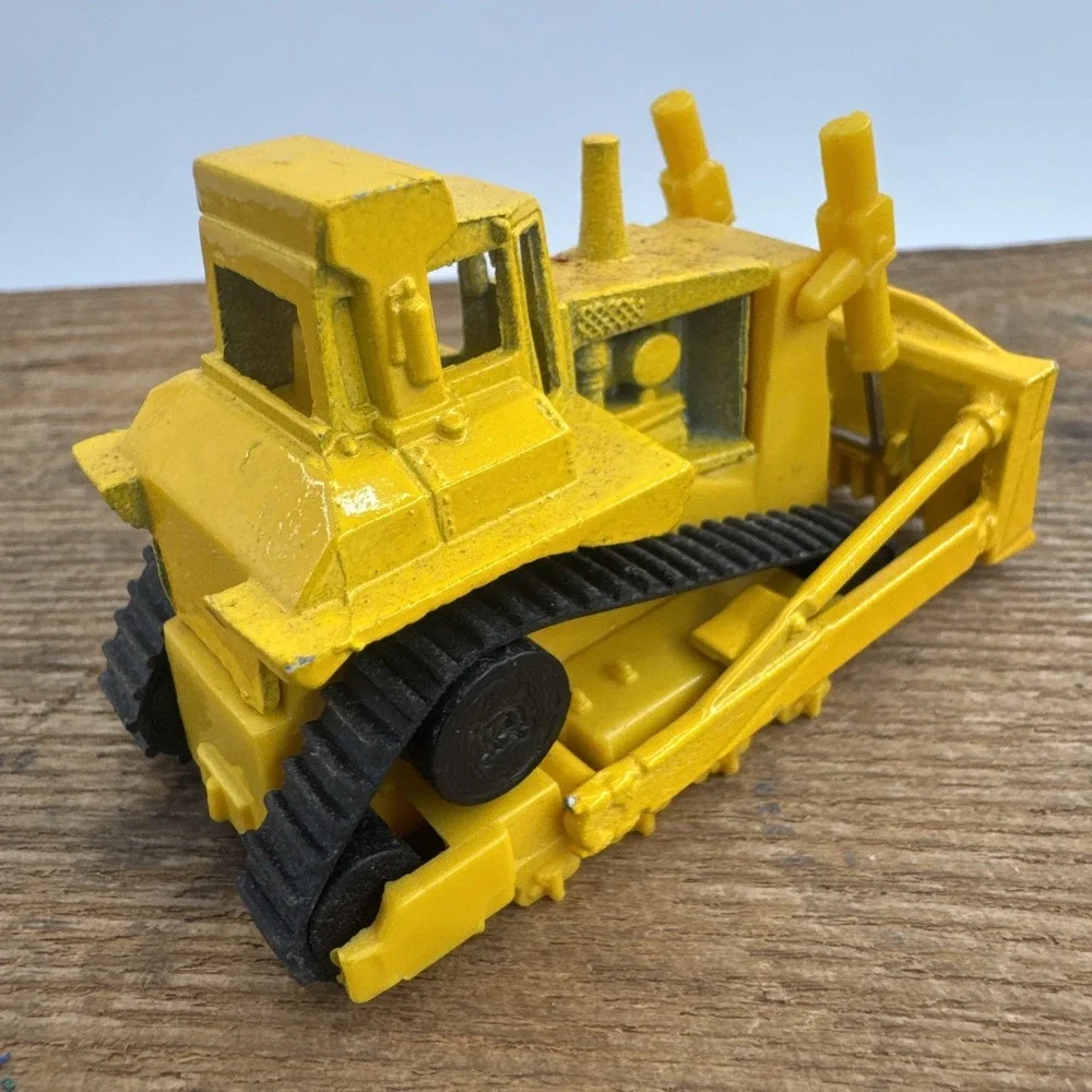 Hot Wheels Yellow Caterpillar Bulldozer Rubber Tracks 1/64 Diecast Mattel 1979‎